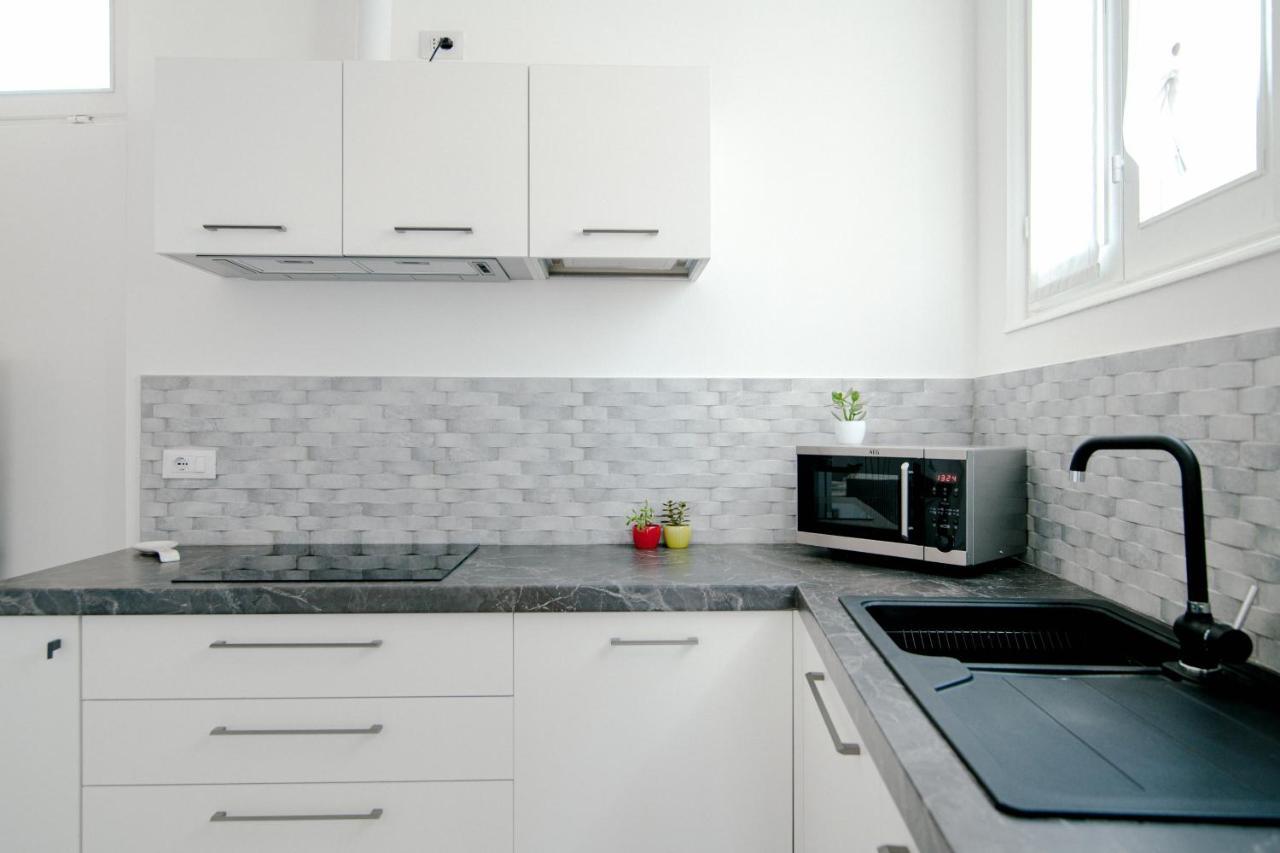 Bright Home - The House Of Travelers Como Eksteriør bilde
