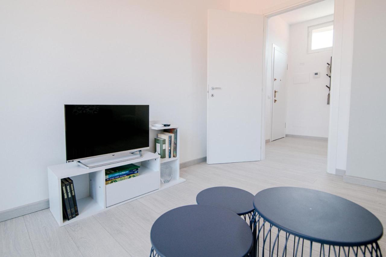 Bright Home - The House Of Travelers Como Eksteriør bilde