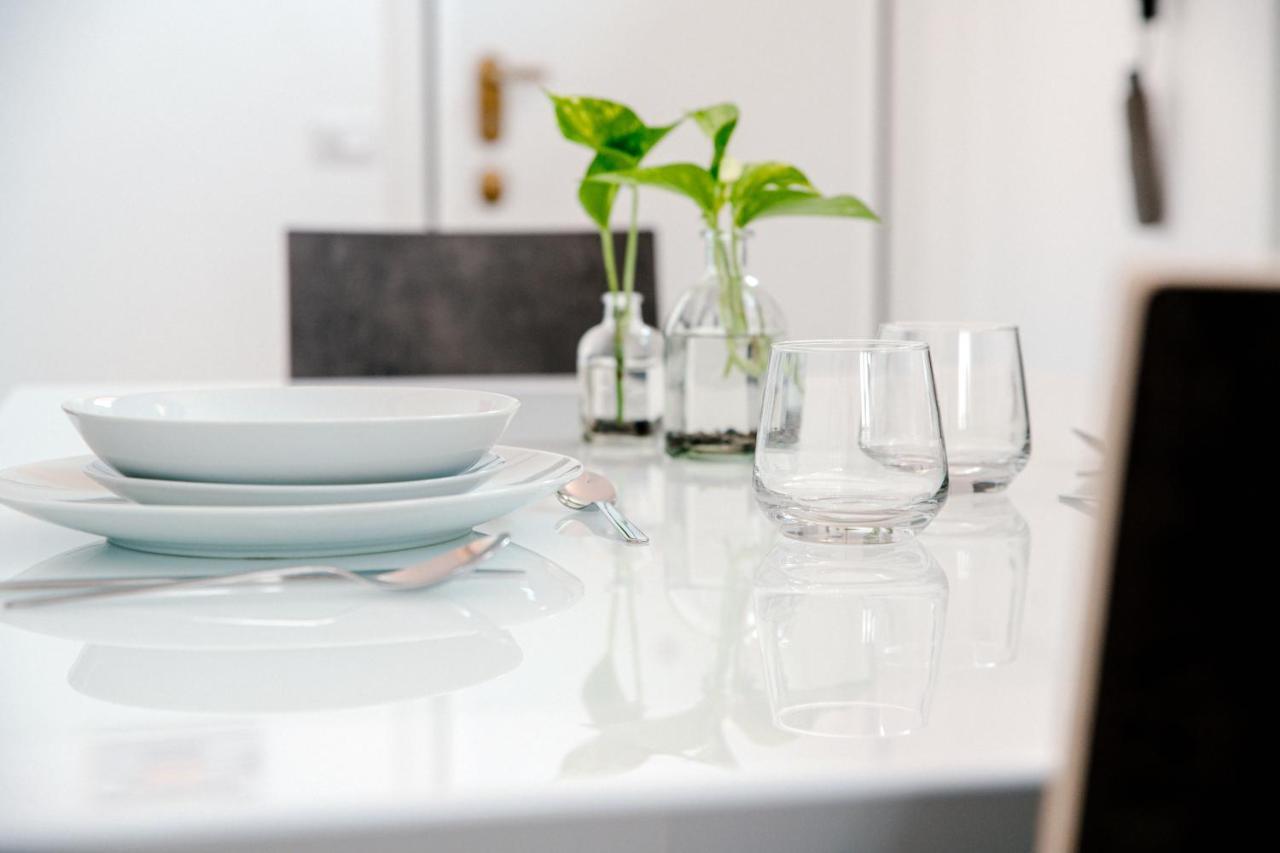 Bright Home - The House Of Travelers Como Eksteriør bilde